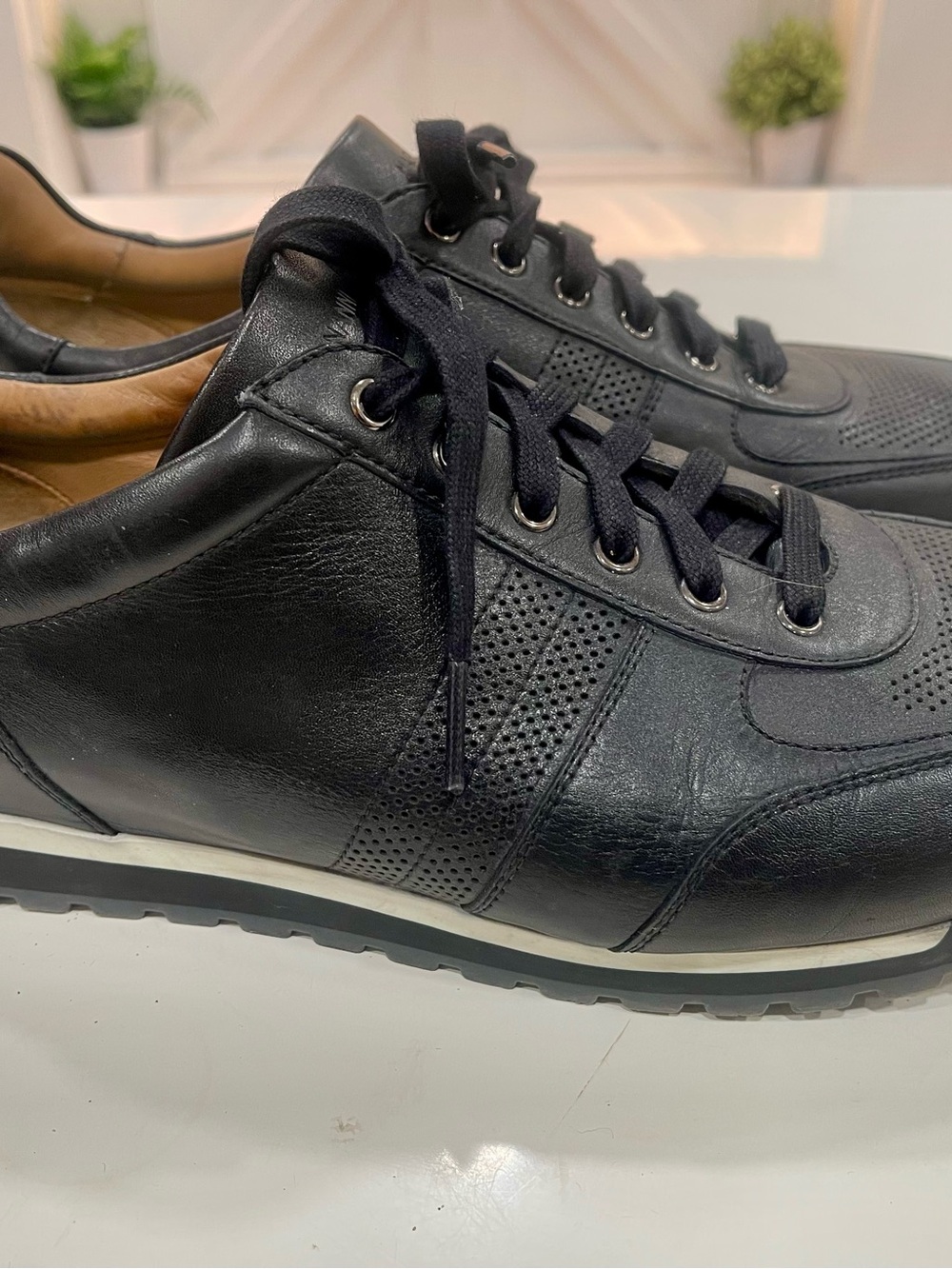 Magnanni Lizandro Men's Black Leather Dress Sneakers - Size 11 M (Style 23273)
